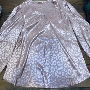 Ladies, light, pink dress, shirt, animal print